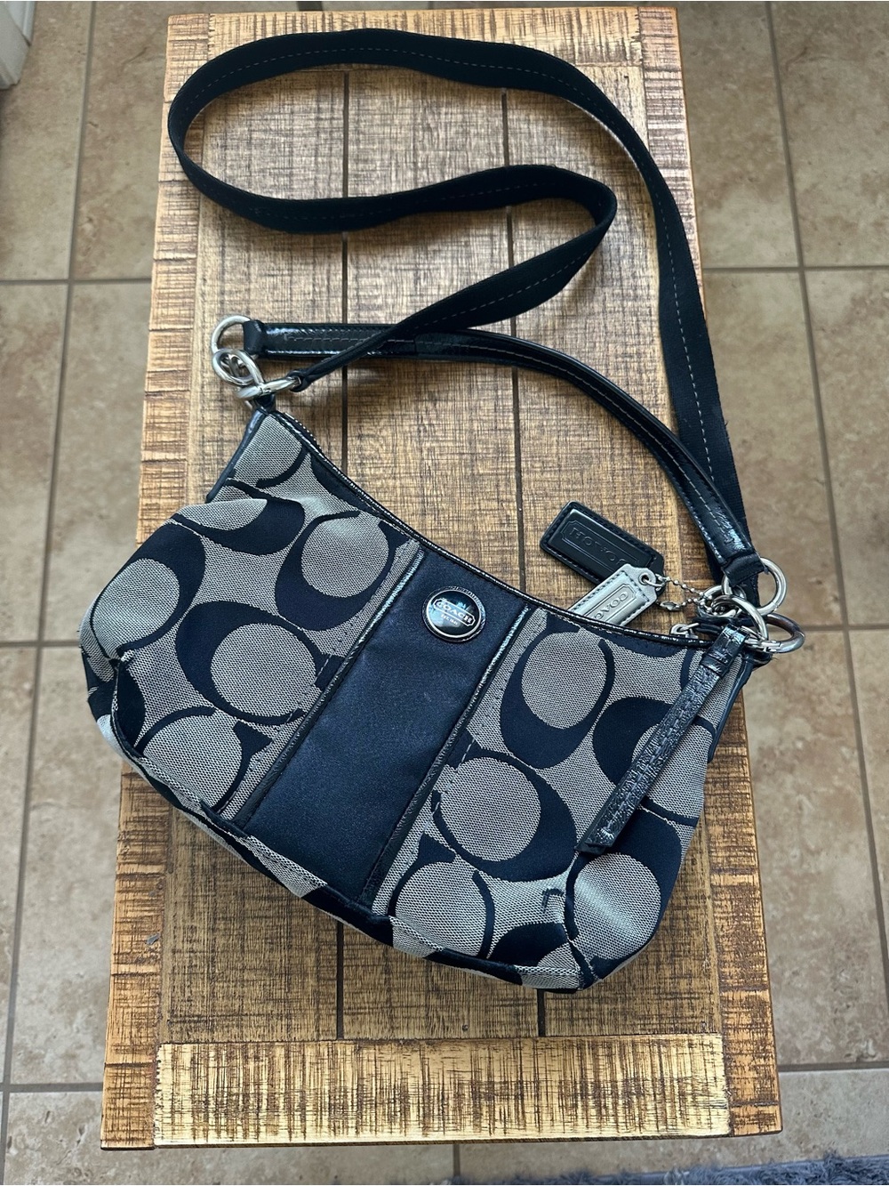 Coach Signature Canvas authentic shoulder bag with removable crossbody strap